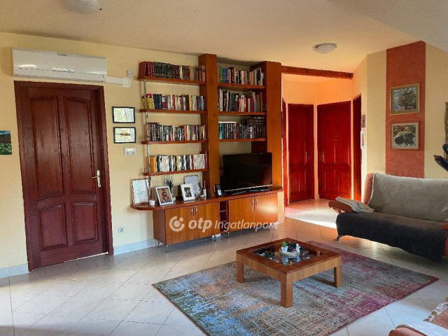 Eladó családi ház, Diósdon 189.9 M Ft, 8 szobás