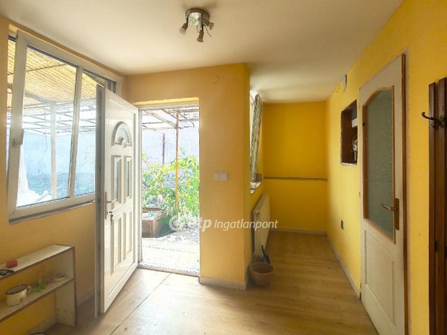 Eladó családi ház, Egercsehiben 16.5 M Ft, 2 szobás