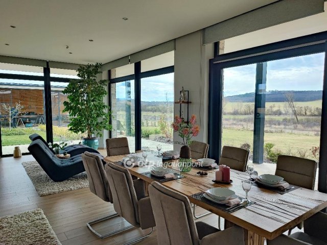 Eladó családi ház, Törökbálinton 697 M Ft, 6 szobás