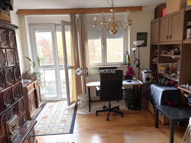 Eladó téglalakás, Esztergomban 44.9 M Ft, 3 szobás