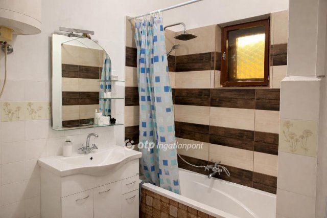 Eladó családi ház, Cegléden 49.5 M Ft, 2+1 szobás