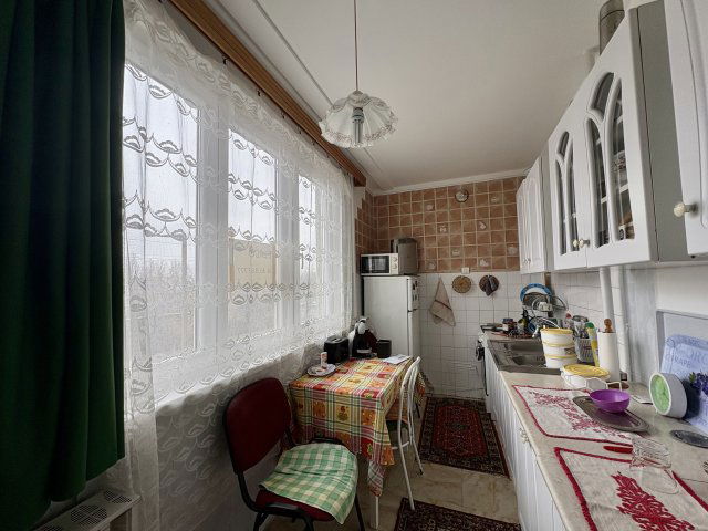 Eladó panellakás, Cegléden 46.8 M Ft, 2+1 szobás