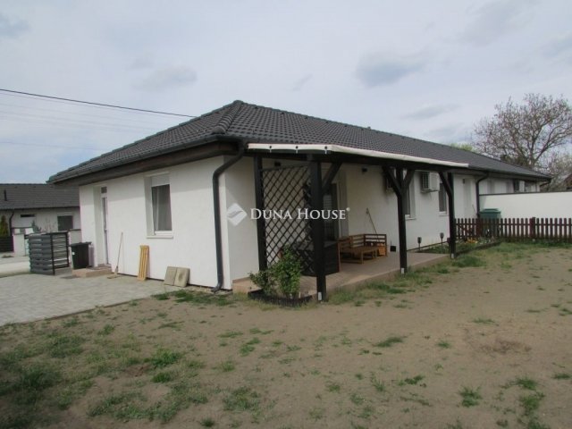 Eladó ikerház, Pilisen 71.9 M Ft, 4 szobás / költözzbe.hu