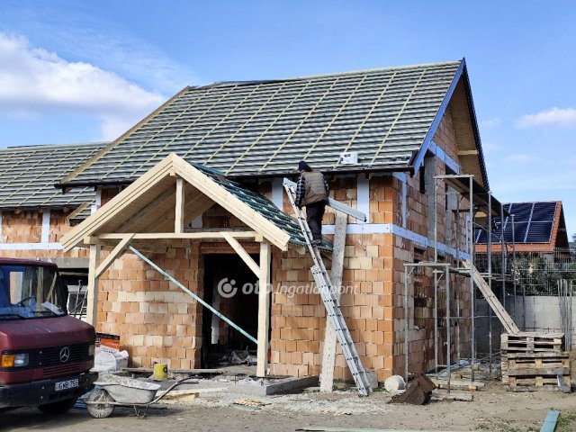 Eladó ikerház, Taksonyon 134.9 M Ft, 4+1 szobás