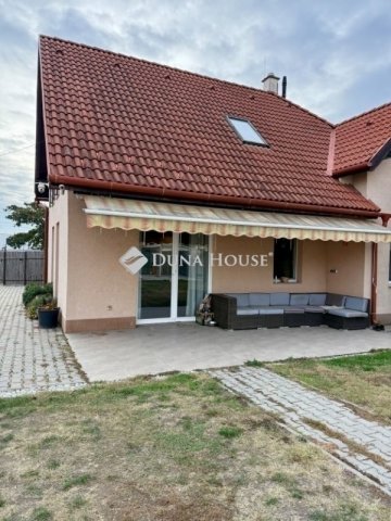 Eladó ikerház, Budapesten, XVIII. kerületben 130 M Ft, 4 szobás