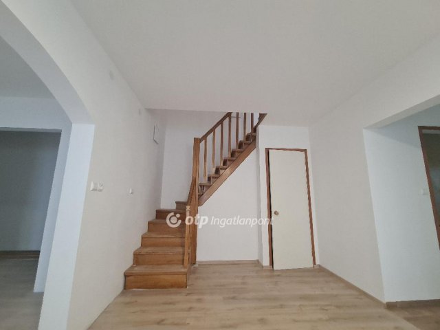 Eladó családi ház, Veszprémben 148 M Ft, 6 szobás