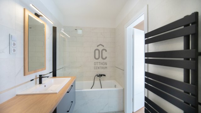 Eladó téglalakás, Zamárdiban 204.04 M Ft, 3 szobás