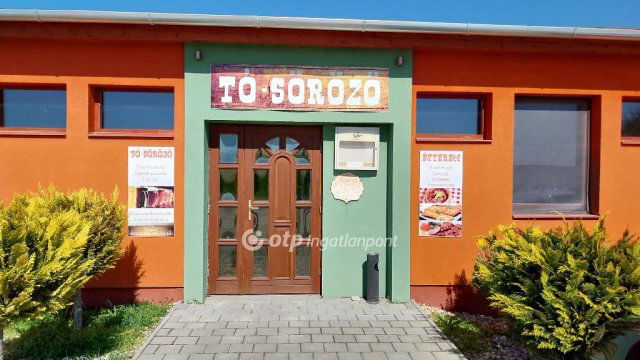 Eladó üzlethelyiség, Székesfehérvárott 80 M Ft