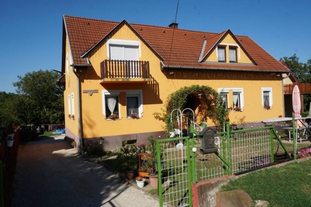 Eladó családi ház, Zamárdiban 149.5 M Ft, 5+2 szobás