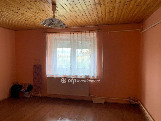 Eladó családi ház, Fegyverneken 20.9 M Ft, 3 szobás