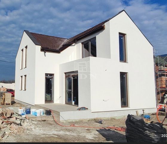 Eladó családi ház, Tiszaszigeten 84.8 M Ft, 5 szobás