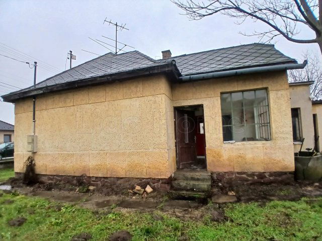 Eladó családi ház, Kisbéren 29.9 M Ft, 2 szobás