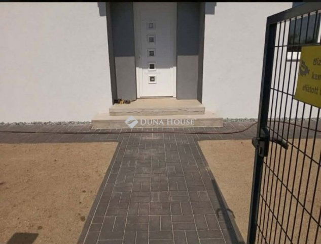 Eladó családi ház, Veszkényen 78 M Ft, 5 szobás