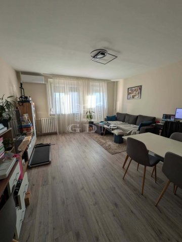 Eladó panellakás, Veszprémben 47.5 M Ft, 2 szobás