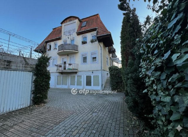 Eladó téglalakás, Nyíregyházán 39.9 M Ft, 6 szobás