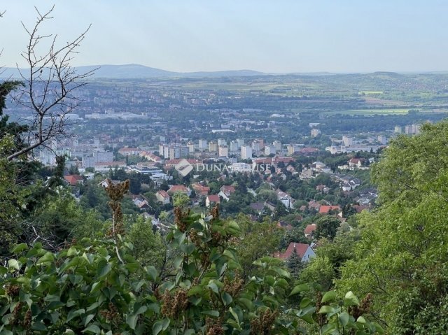 Eladó családi ház, Pécsett 62 M Ft, 1+2 szobás