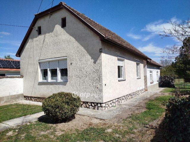 Eladó családi ház, Nagytevelen 34.9 M Ft, 3 szobás