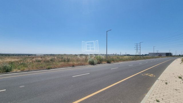 Eladó ipari ingatlan, Székesfehérvárott 300 M Ft