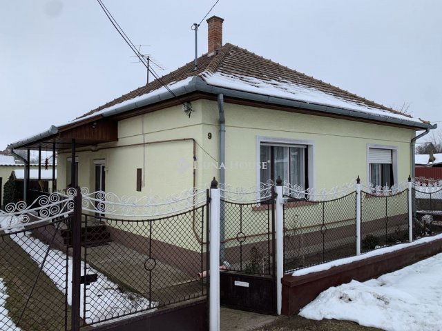 Eladó családi ház, Táborfalván 49 M Ft, 3 szobás