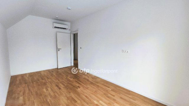 Eladó családi ház, Balatonakarattyán 239 M Ft, 4 szobás