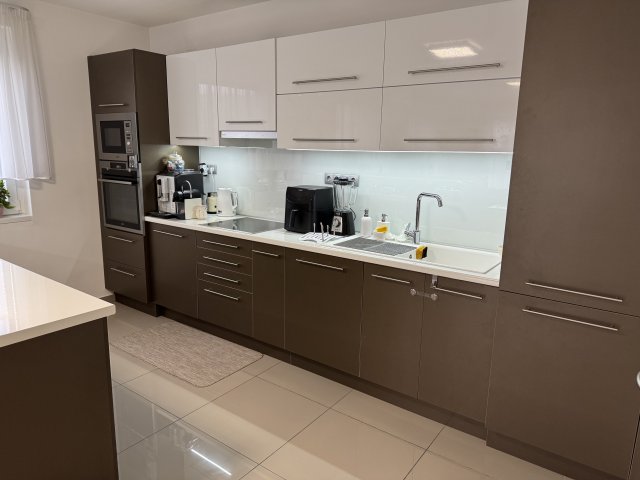 Eladó téglalakás, Vámosszabadin 140 M Ft, 4 szobás