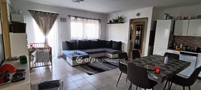 Eladó ikerház, Délegyházán 84 M Ft, 2+2 szobás