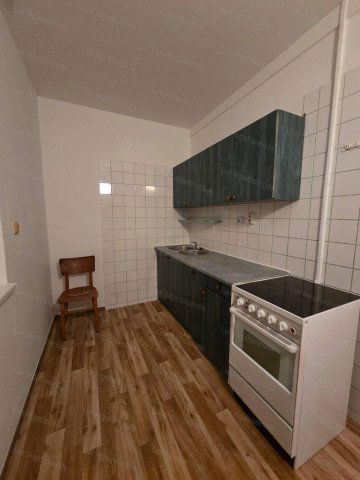 Eladó panellakás, Oroszlányban 31.2 M Ft, 2 szobás