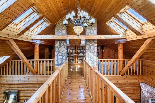 Eladó családi ház, Ceglédbercelen 469.2 M Ft, 11 szobás
