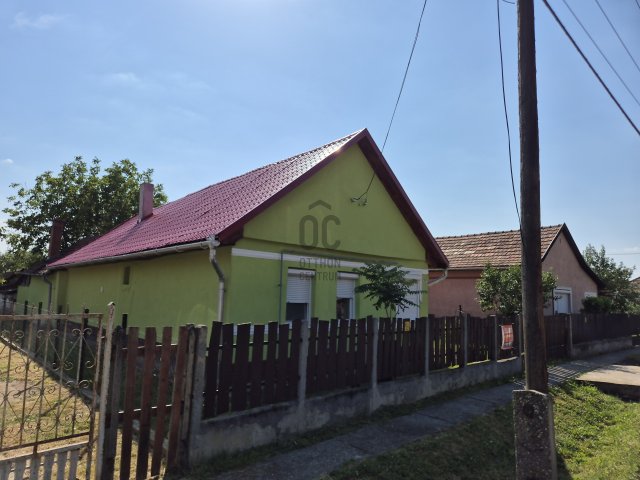 Eladó családi ház, Tiszacsegén 16.5 M Ft, 2 szobás