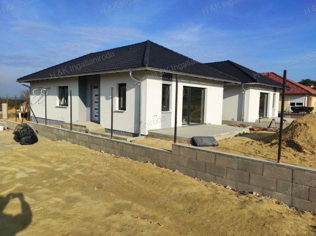 Eladó családi ház, Őrbottyánban 92.85 M Ft, 4 szobás