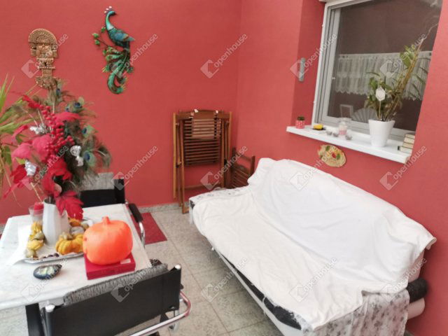 Eladó téglalakás, Komáromban 43.5 M Ft, 2 szobás