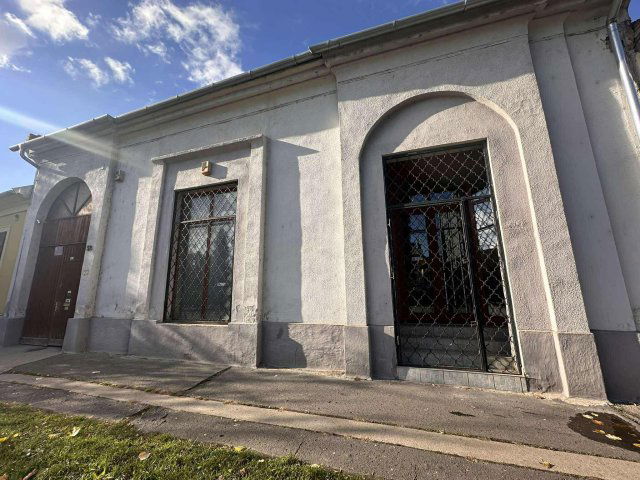 Kiadó üzlethelyiség, Esztergomban 120 E Ft / hó, 2 szobás