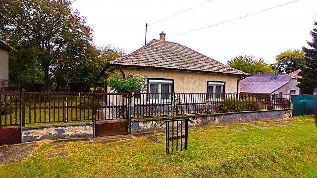 Eladó családi ház, Gönyűn 34.8 M Ft, 2 szobás