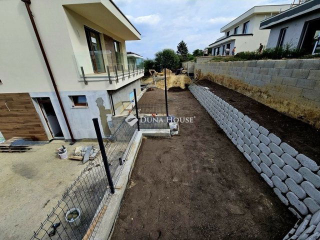 Eladó ikerház, Budapesten, III. kerületben 196 M Ft, 3+1 szobás