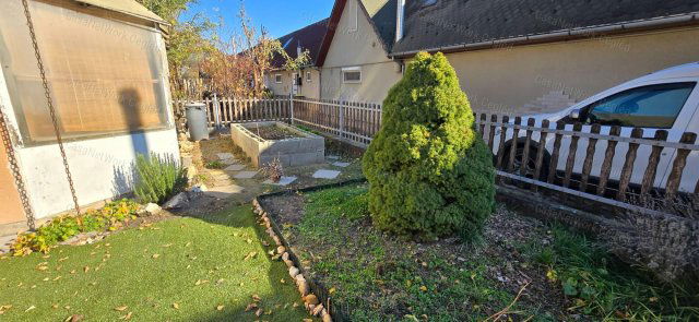 Eladó ikerház, Felsőpakonyban 56 M Ft, 5 szobás