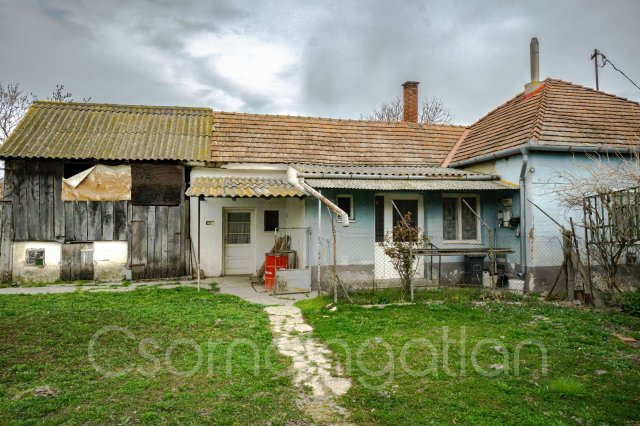 Eladó családi ház, Barbacson 32 M Ft, 2 szobás