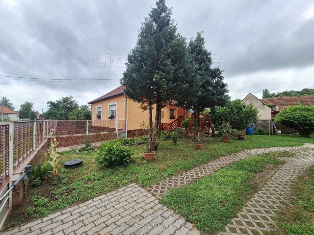 Eladó családi ház, Bodrogon 39.9 M Ft, 4+1 szobás