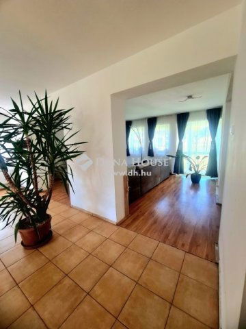 Eladó családi ház, Szőkén 59.99 M Ft, 3+1 szobás