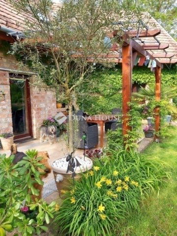 Eladó családi ház, Pogányon 109 M Ft, 2+4 szobás