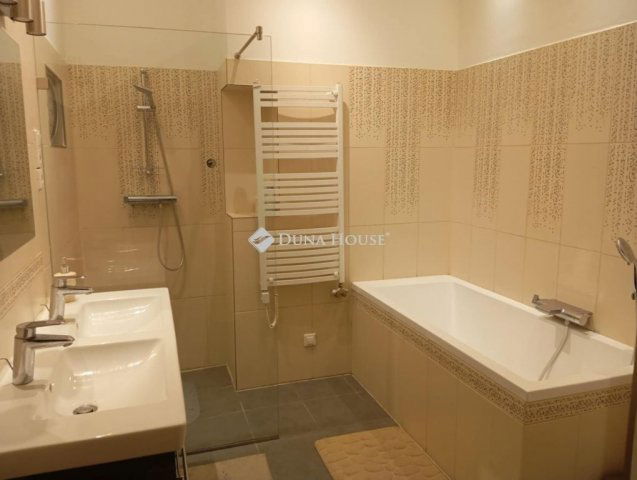 Eladó téglalakás, Budapesten, XIV. kerületben 148 M Ft, 4 szobás