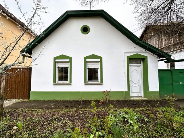 Eladó családi ház, Békéscsabán 24.5 M Ft, 2 szobás