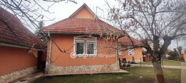 Eladó családi ház, Szolnokon 184.99 M Ft, 5 szobás