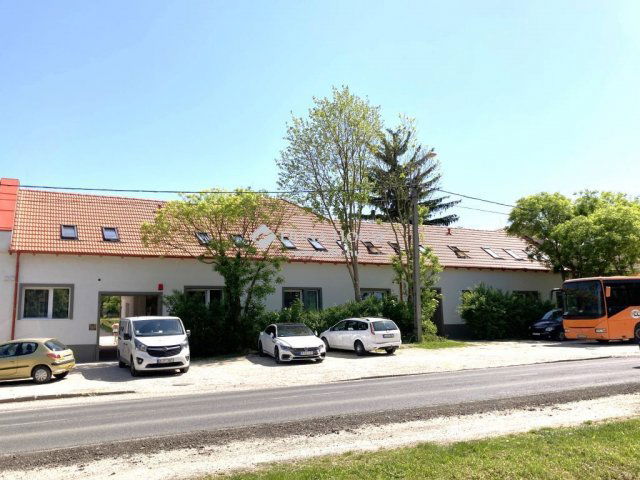 Eladó családi ház, Esztergomban 665 M Ft, 46 szobás