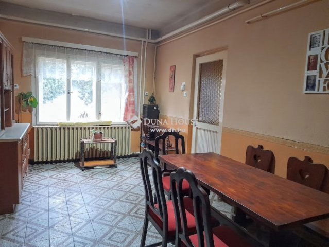 Eladó családi ház, Békéscsabán 28 M Ft, 4 szobás