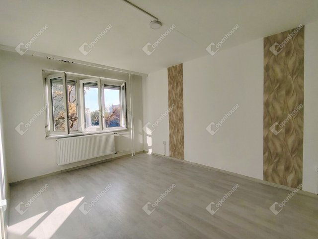 Eladó panellakás, Székesfehérvárott 39.95 M Ft, 1 szobás