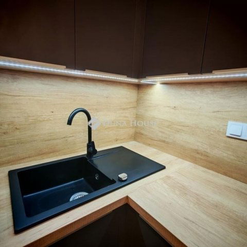 Eladó téglalakás, Pécsett 82.9 M Ft, 3 szobás