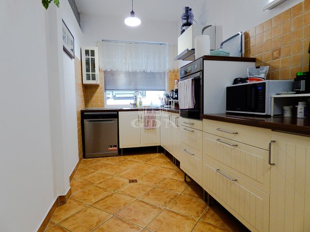 Eladó családi ház, Szadán 94.9 M Ft, 5 szobás