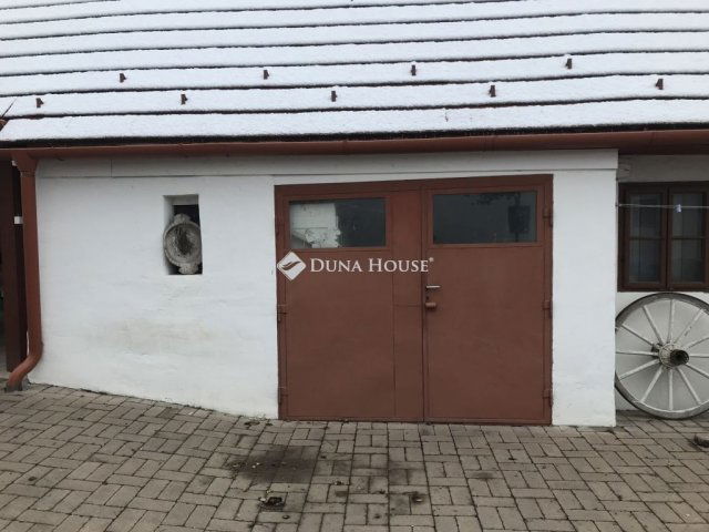 Eladó családi ház, Mohán 92.9 M Ft, 5 szobás