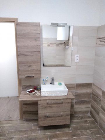 Eladó családi ház, Martonvásáron 87 M Ft, 3 szobás