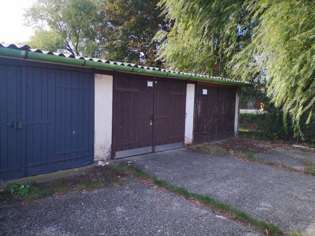 Eladó garázs, Gyulán, Bárdos utcában 4.2 M Ft